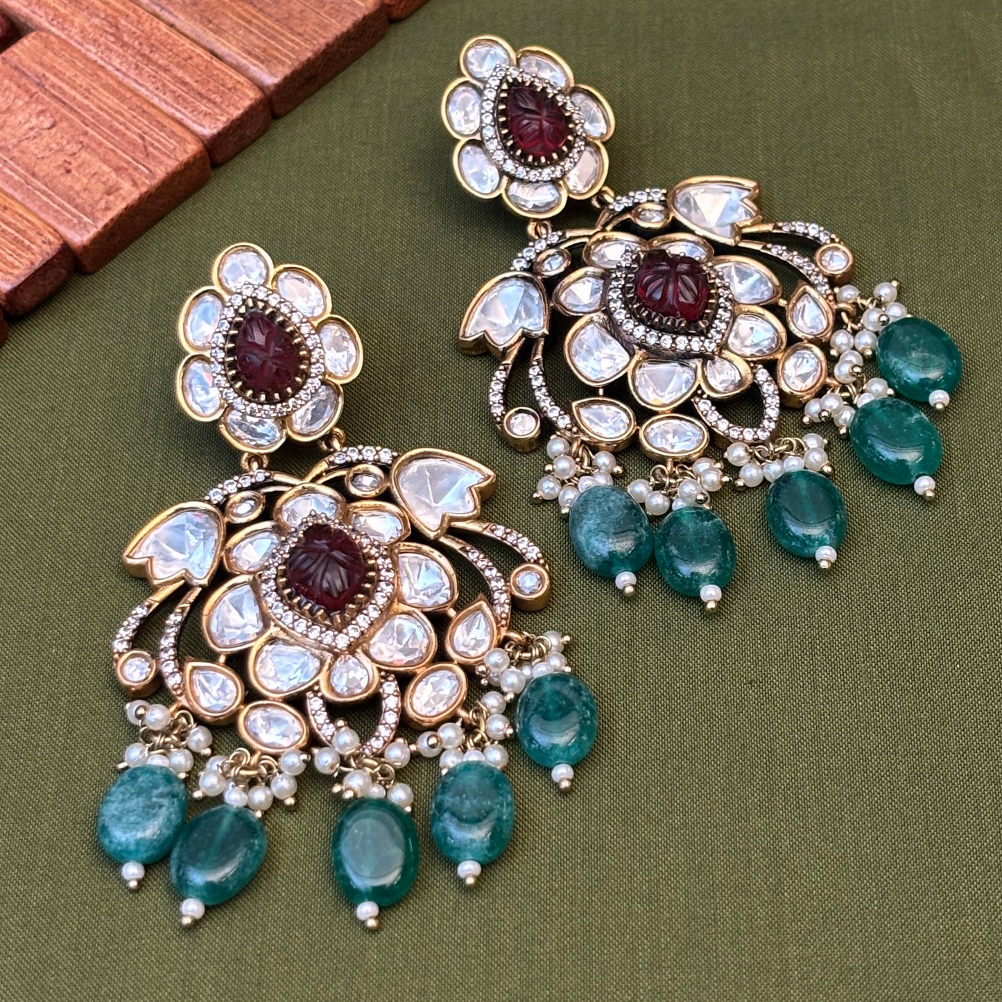 Wink Studs